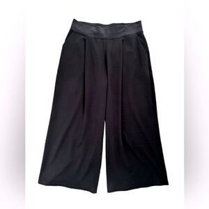 Lululemon Athletica black culotte pants size 10